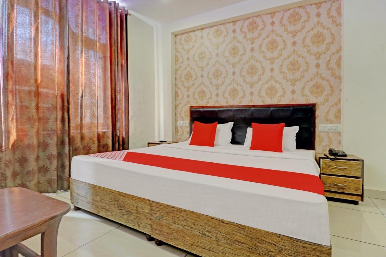 Oyo 74073 Hotel Abhishek Ludhiana Ngoại thất bức ảnh